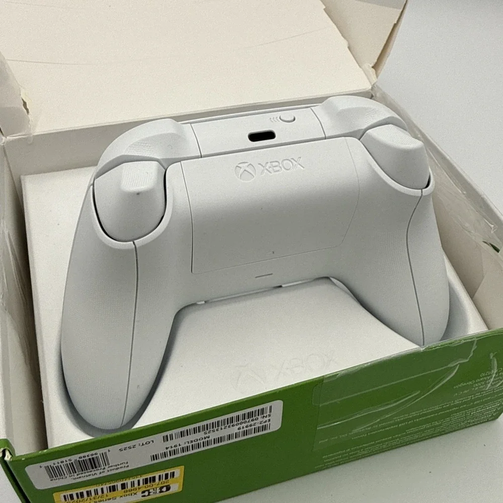 Microsoft Xbox Series X|S Wireless Controller Robot White 1914